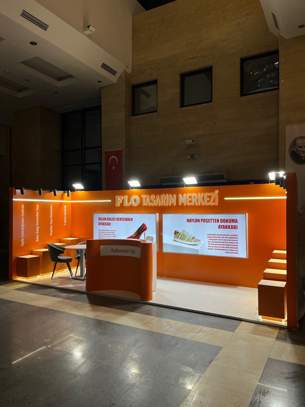 FLO — Ahşap Stand